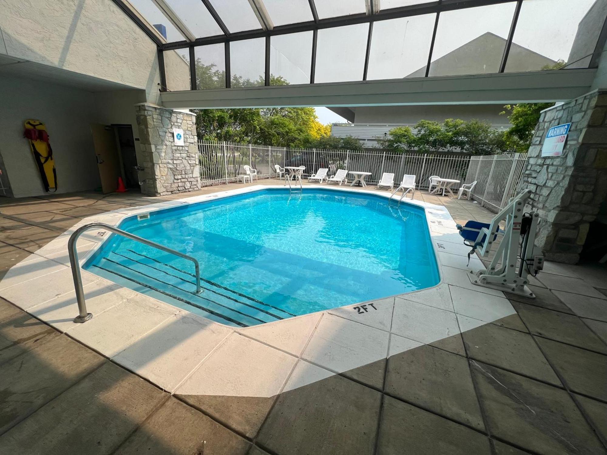 Days & By Wyndham Hotel Monroe